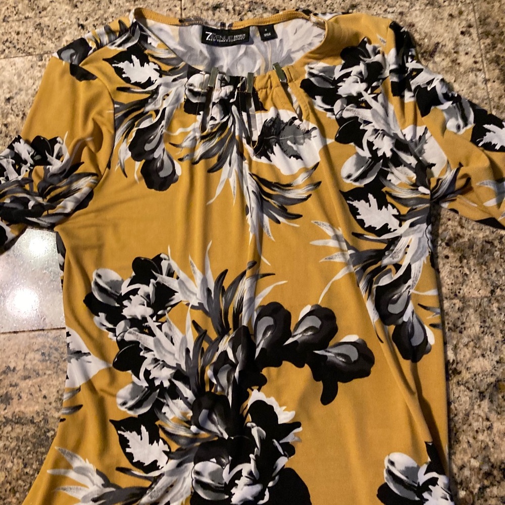 Blouse - Picture 2 of 2